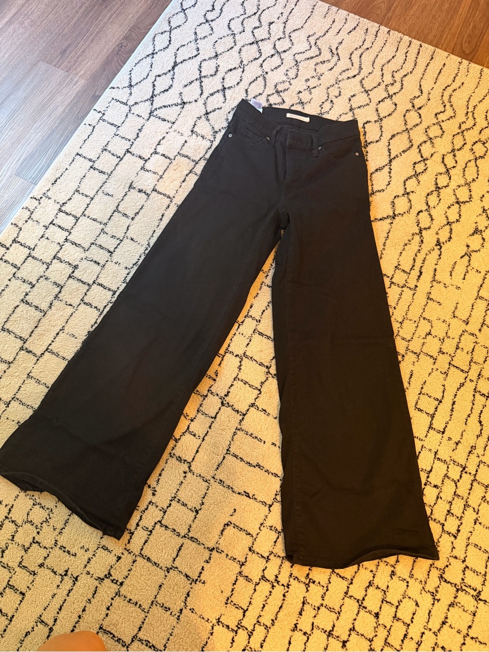 Levi's Women's Black 318 Shaping Wide-Leg Jeans, 25